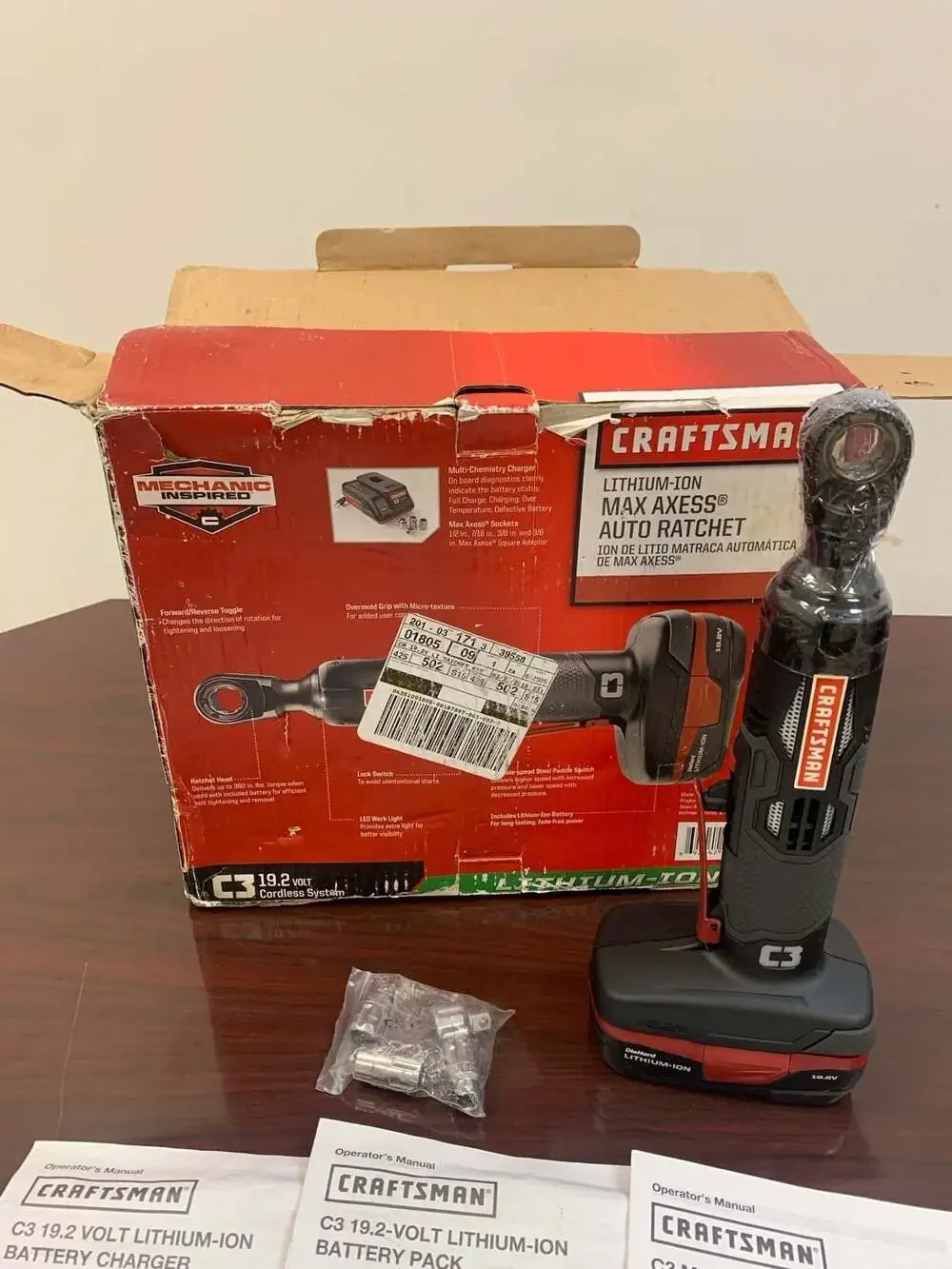 Craftsman C3 19.2V Max Axess Auto Ratchet w/ Battery and Socket Set. No charger